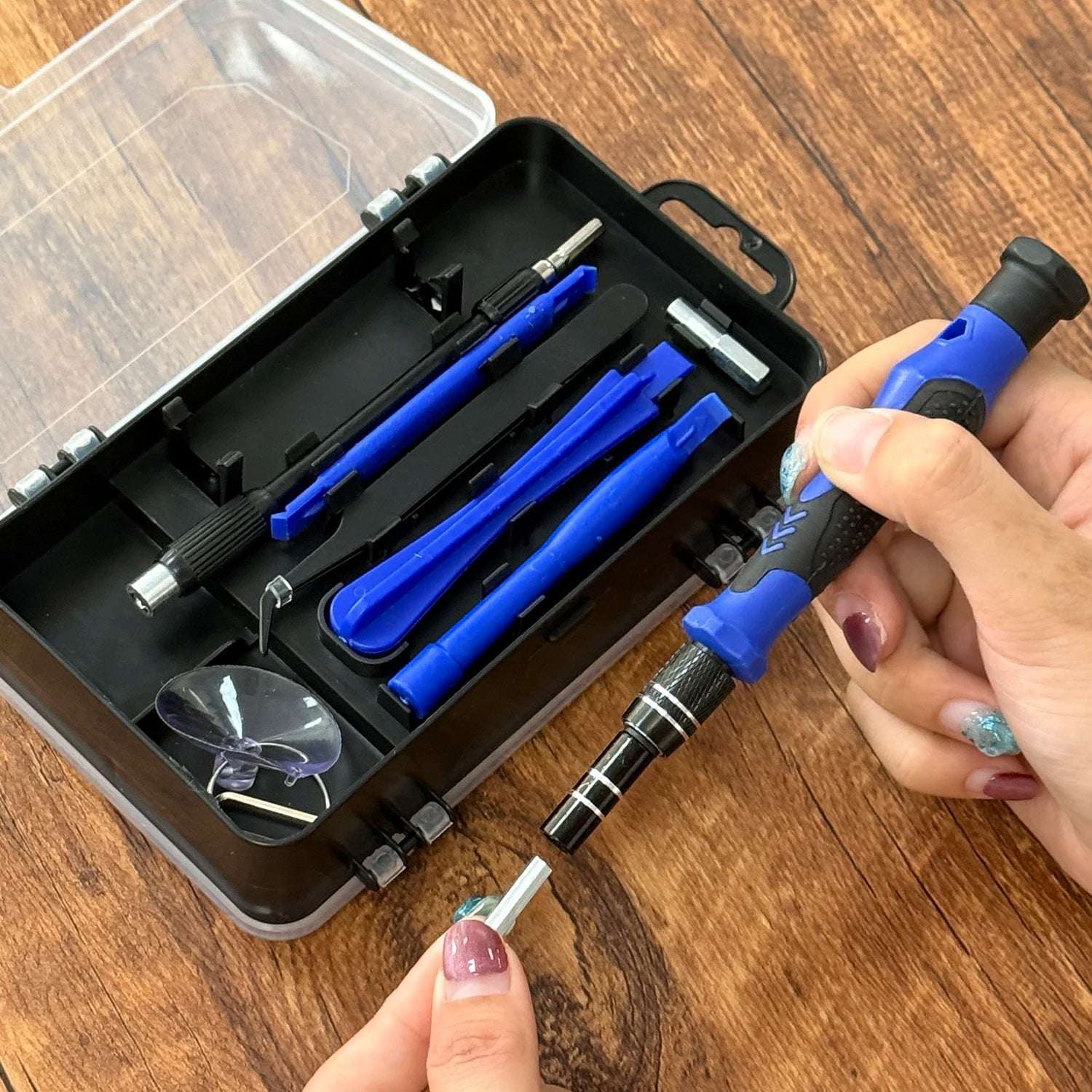 Mumzar precision screwdriver set for electronics with blue pry tools magnetic bits and compact case Mumzar precision screwdriver set for electronics with blue pry tools magnetic bits and compact case