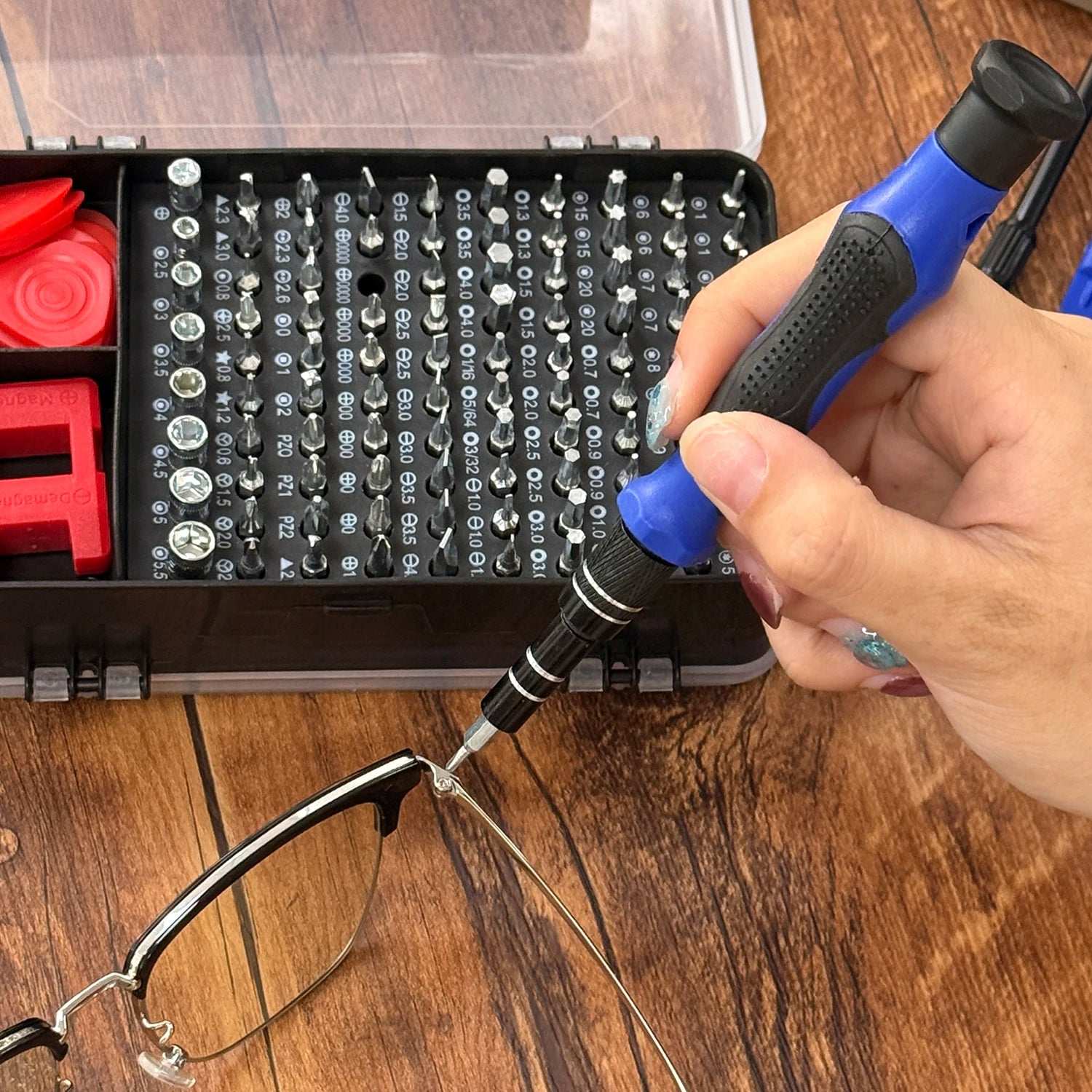 Mumzar precision screwdriver set for electronics with blue ergonomic handle and assorted bits repairing eyeglasses Mumzar precision screwdriver set for electronics with blue ergonomic handle and assorted bits repairing eyeglasses