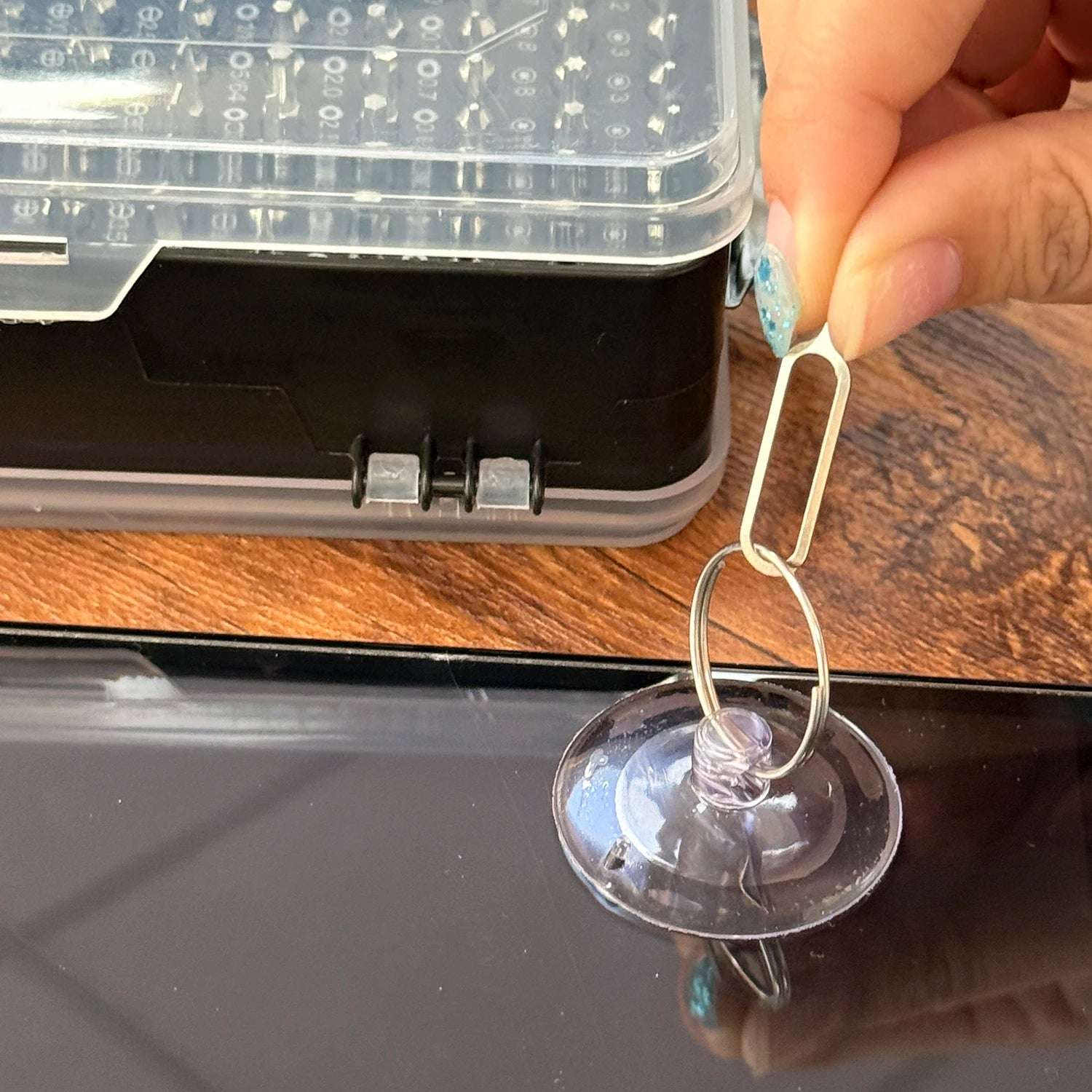 Mumzar precision screwdriver set for electronics with clear bit organizer and suction cup screen opener Mumzar precision screwdriver set for electronics with clear bit organizer and suction cup screen opener