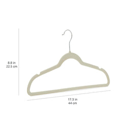 Perchas para trajes finas y antideslizantes de terciopelo de Amazon Basics, color marfil/plateado (paquete de 30)