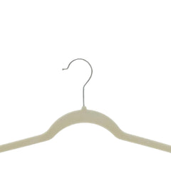 Perchas para trajes finas y antideslizantes de terciopelo de Amazon Basics, color marfil/plateado (paquete de 30)