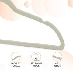 Perchas para trajes finas y antideslizantes de terciopelo de Amazon Basics, color marfil/plateado (paquete de 30)