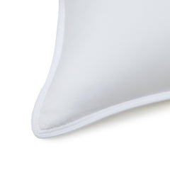Almohadas de plumón alternativo de Amazon Basics, densidad media, para dormir boca arriba y de lado - Estándar, paquete de 2