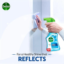 Hand holding Dettol Glass Cleaner 500 ml trigger spray bottle, green nozzle