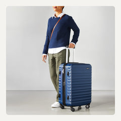 Maleta rígida con ruedas Amazon Basics de 26 pulgadas (68 cm), material: ABS, azul marino