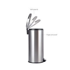 Cubo de basura redondo con pedal de Amazon Basics, acero inoxidable, 30 l