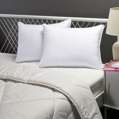 Almohadas de plumón alternativo de Amazon Basics, densidad media, para dormir boca arriba y de lado - Estándar, paquete de 2