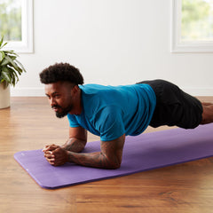 Esterilla de yoga extra gruesa para gimnasio con correa de transporte de Amazon Basics