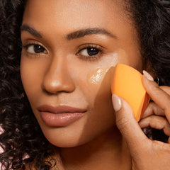 Real Techniques The Everyday Essentials collection gives you 5 essential tools to perfect any look with tapered, soft, and delicate bristles. Blend blush powder evenly for a soft, natural look.