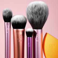 Real Techniques The Everyday Essentials collection gives you 5 essential tools to perfect any look with tapered, soft, and delicate bristles. Blend blush powder evenly for a soft, natural look.