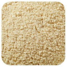 Light tan garlic powder granules close-up