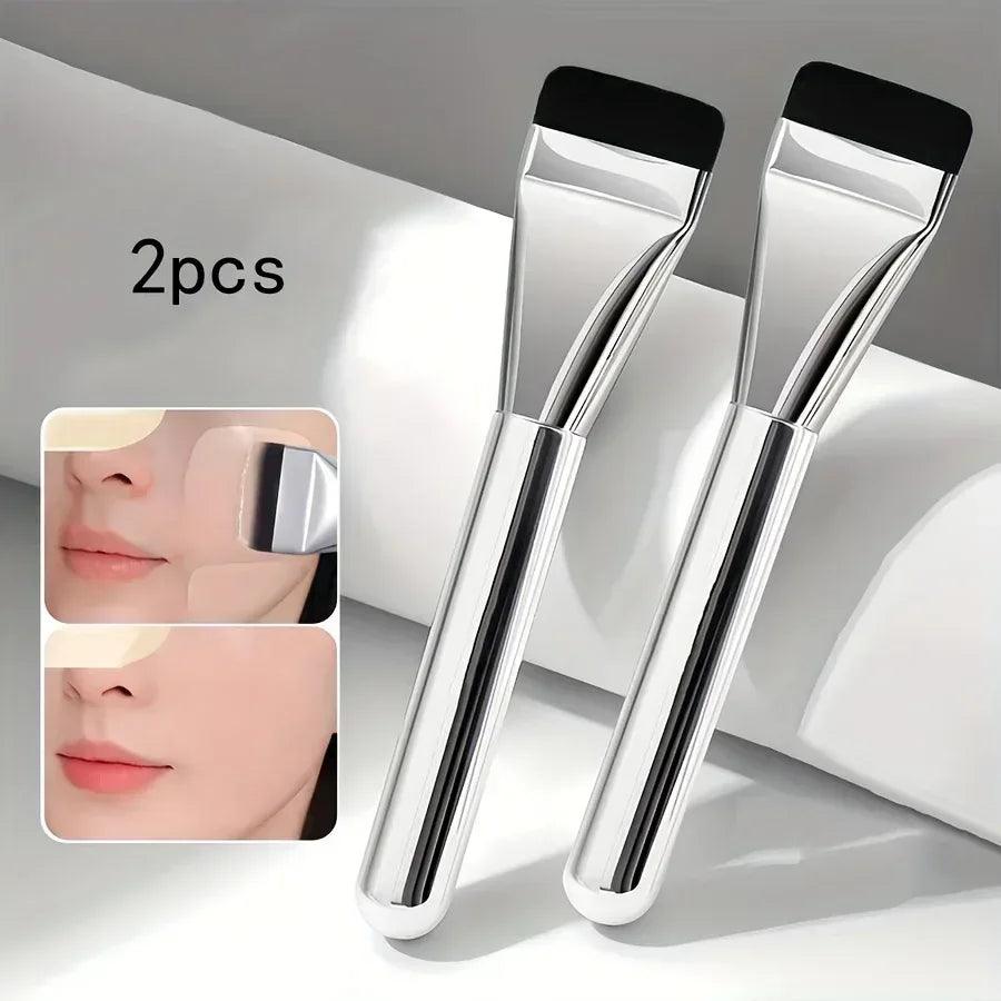 Set of 2 foundation brushes with silver handles and black bristles for face makeup