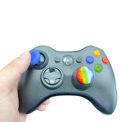 غطاء مقبض عصا التحكم التناظرية المصنوع من السيليكون غير القابل للانزلاق لجهاز PS2 PS3 PS4 PS5 Xbox One Xbox 360 Xbox Series X Switch Pro Controller