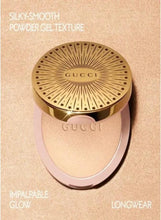 Gold GUCCI highlighter compact with open lilac-pearl powder and circular lid