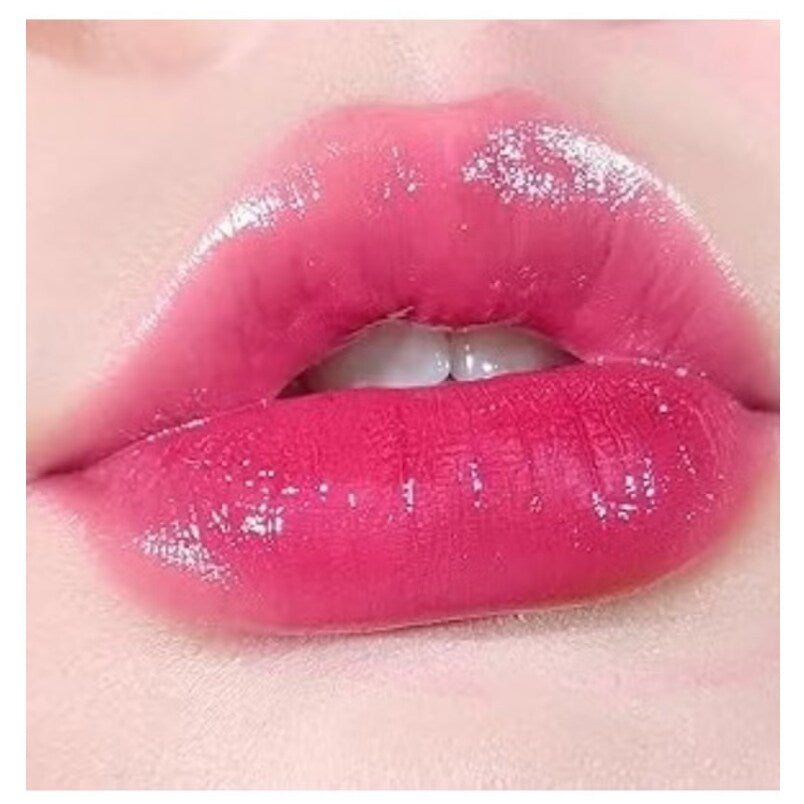 Close-up of lips wearing Huitich baby pink glitter lipstick with a shiny and glossy finish