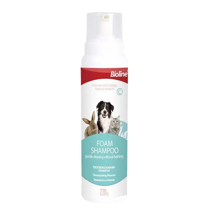 Bioline foam shampoo for pets in a 220g bottle, ideal for gentle cleaning without bathing
