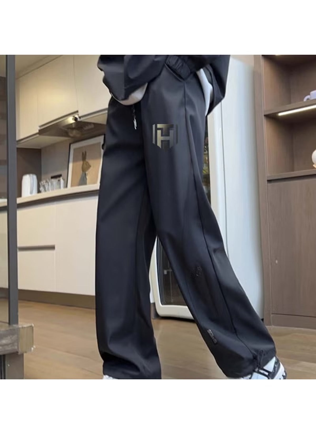 Huitich black breathable outdoor pants for men with loose fit and logo detail