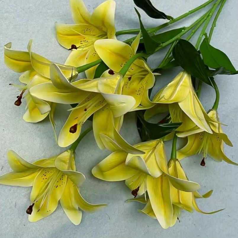 Huitich 3D Lifelike Lily Bouquet Decor Artificial Flowers - Mumzar