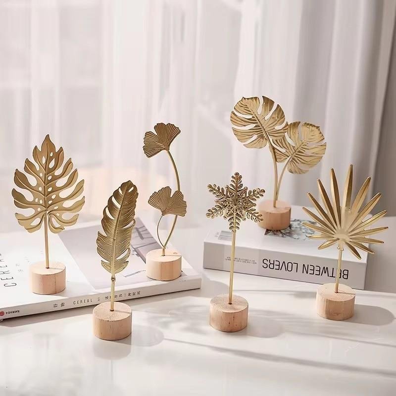 Huitich A - Express Golden Ginkgo Leaf Decor Metal Figurine - Mumzar