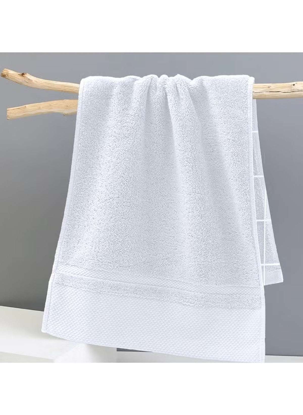 Large White Bath towel 70x140 cm 470g hanging on wooden stick from Huitich towel sets