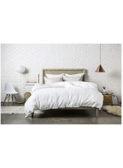 Huitich white duvet comforter on bed showcasing lightweight duvet for Dubai climate in modern bedroom