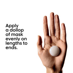 L'Oréal Absolut Repair Molecular Mask applied to a palm for easy use on hair lengths and ends