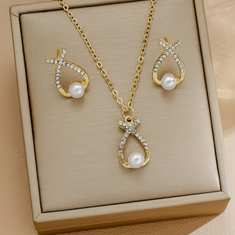 Gold Alloy Necklace and Earrings Set with Crystals and Pearls