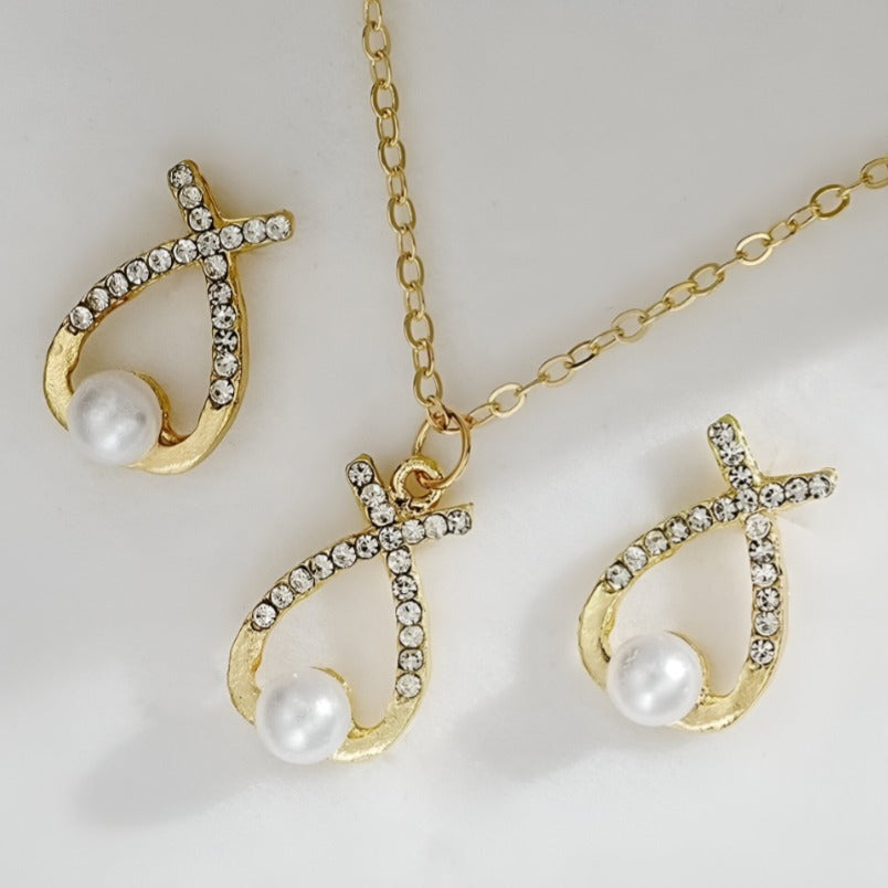 Gold Alloy Necklace and Earrings Set with Crystals and Pearls