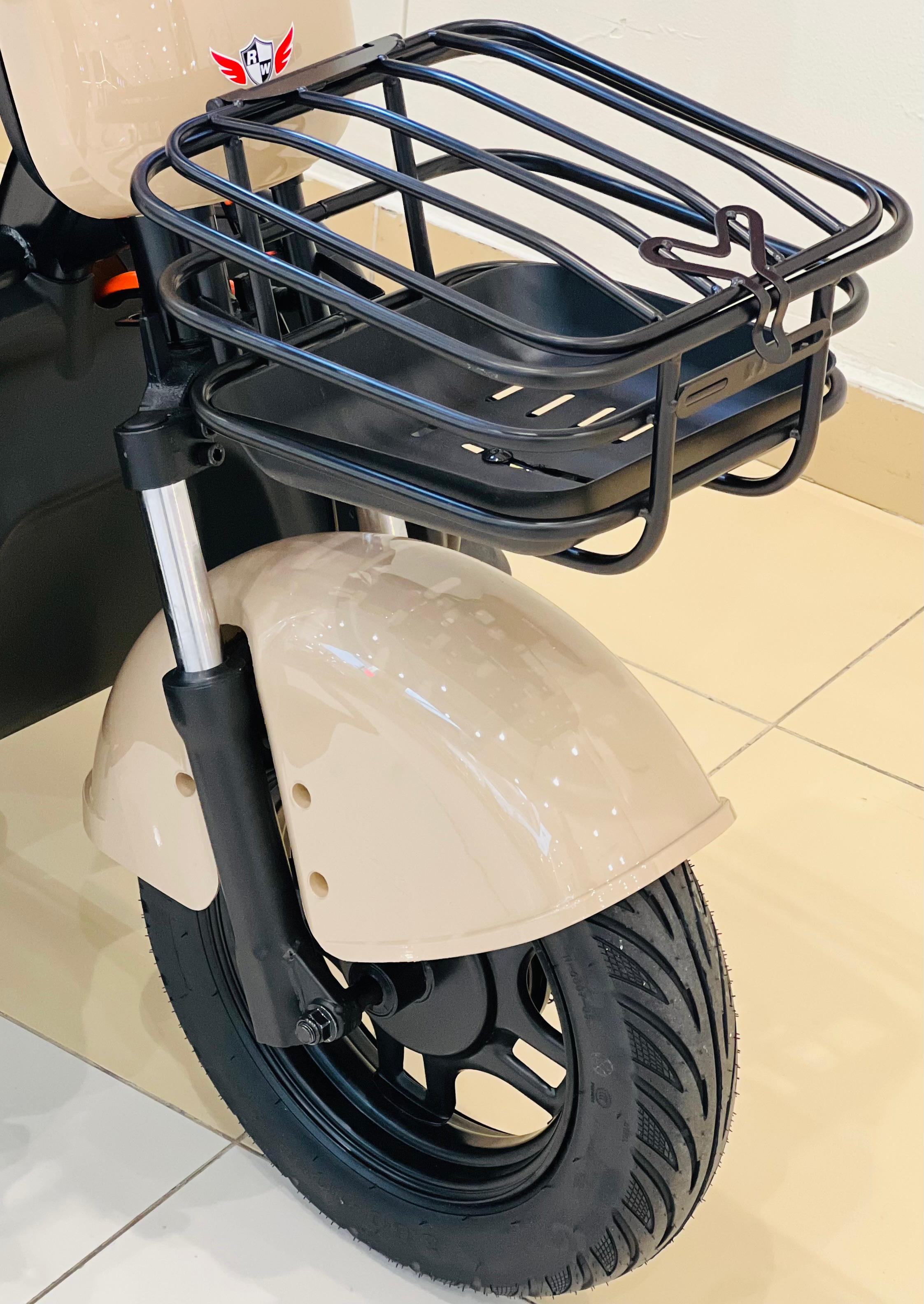 Close-up of RohaN Wings X7 electric scooter UAE front basket and wheel design for convenient commuting