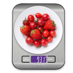 Huitich stainless steel kitchen scale showing weight of fresh strawberries and cherry tomatoes on a white plate