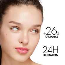 Face closeup with +26% radiance and 24H hydration callouts
