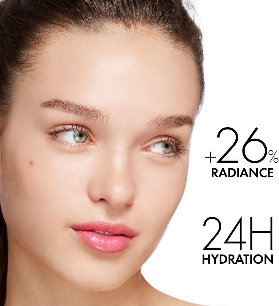 Model showcasing radiant skin after using Vichy Phytosolution Dual Moisturizer for oily skin with 24-hour hydration