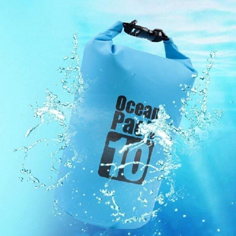 Huitich waterproof sport shoulder bag in blue showing water splash to highlight water resistance