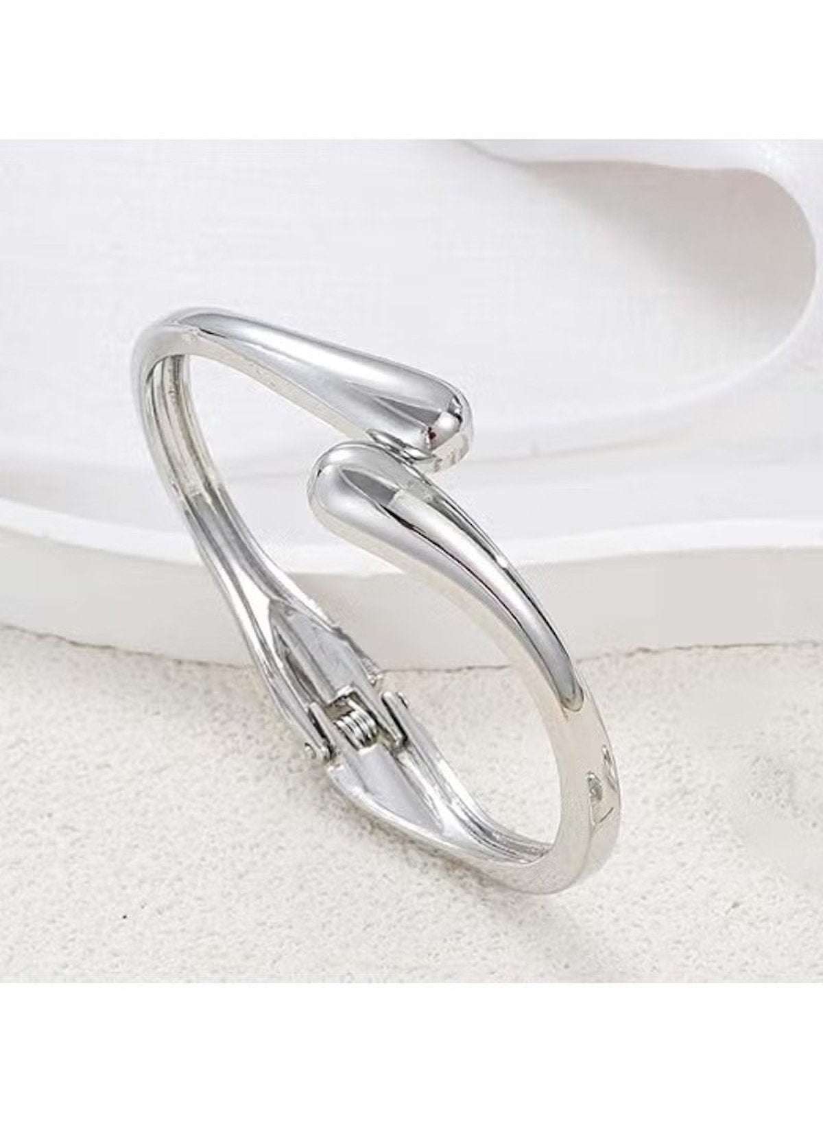 Irregular Wave Cuff Bracelet – Fluid Design in Gold & Silver Tone