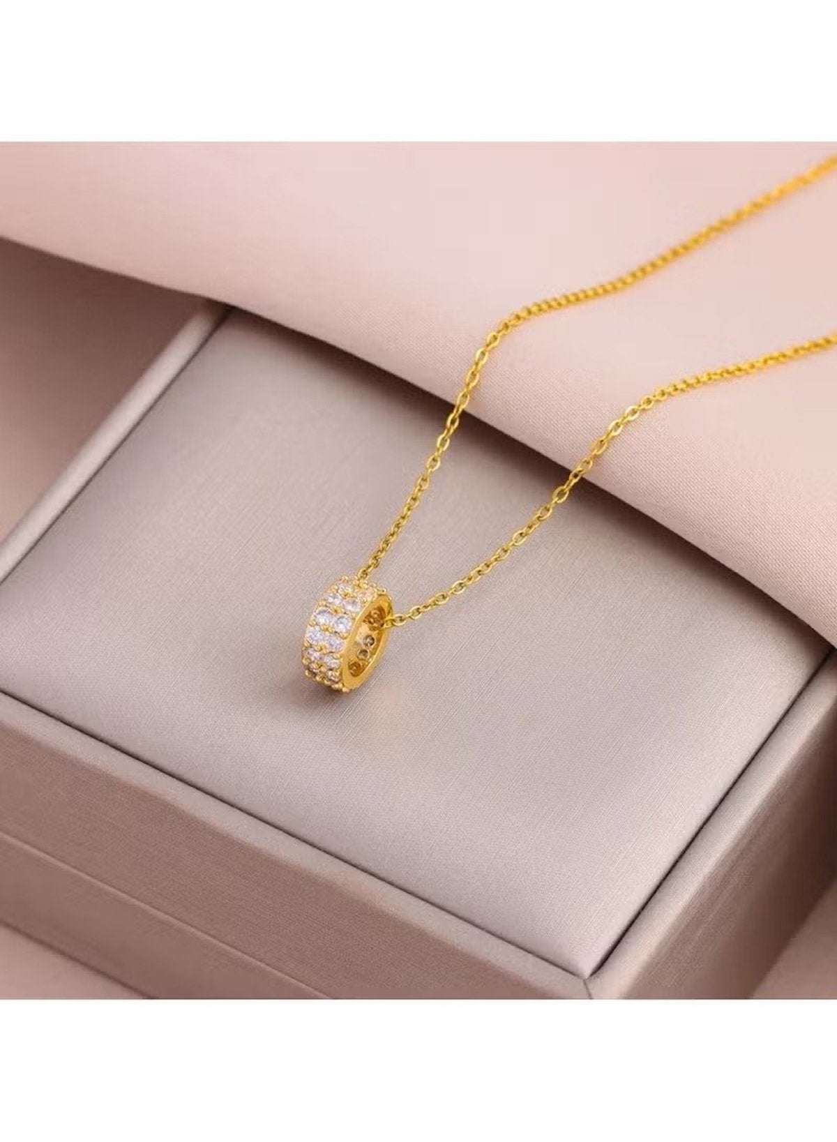 Adjustable Gold Round Crystal Pendant Necklace